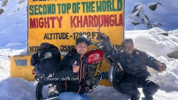 PRIYO HANDOKO RIDER MAGELANG YANG MENAKLUKAN HIMALAYA DENGAN MOTOR CB TUA NYA