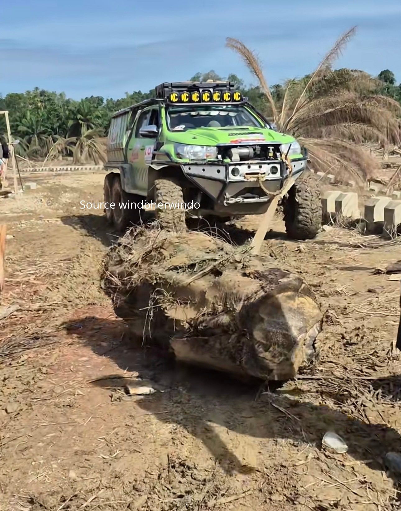 6×6 XTRIM INDONESIA MEMBUKA JALUR YANG TERISOLASI DI TAMIANG ACEH